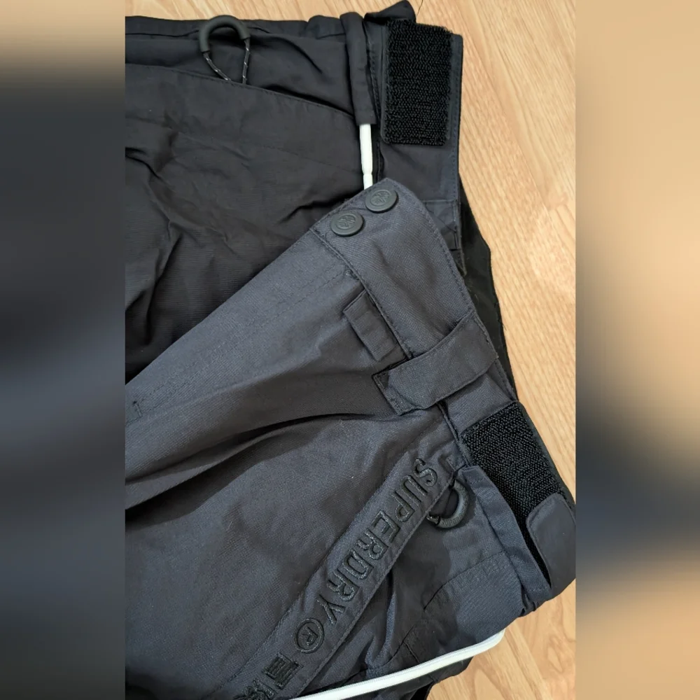 Superdry Snow Ski And Snowboard Pants Size 4 Or Small - Picture 3 of 5